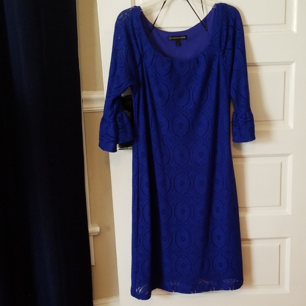 Blue knit dress w/ 3/4 sleeves.